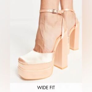 Public Desire Wide Fit Platform Heels (Apricot Satin) – Size US 6